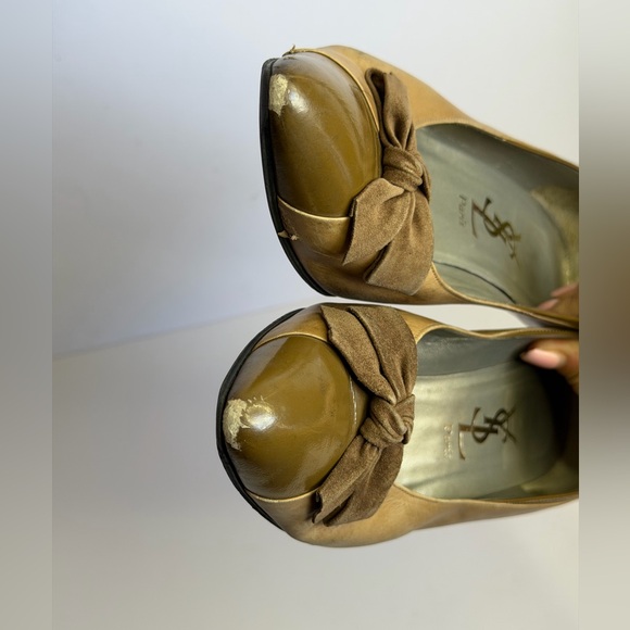 VTG Yves Saint Laurent Leather Pumps w a Bow Accent and Patent Leather Toe Cap - Picture 9 of 12